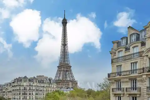 Open Eiffel Tower View