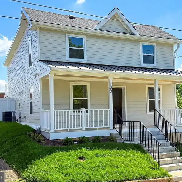 FULL RENOVATION OF A CLASSIC FARMHOUSE