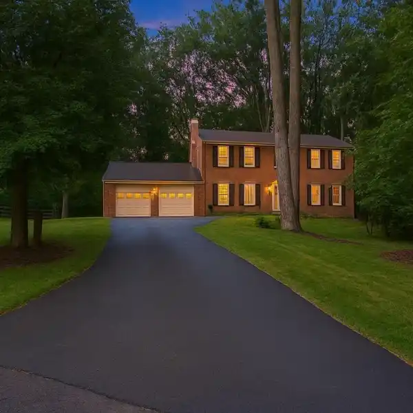 GREAT FALLS COLONIAL WITH PRIVATE CUL-DE-SAC RETREAT