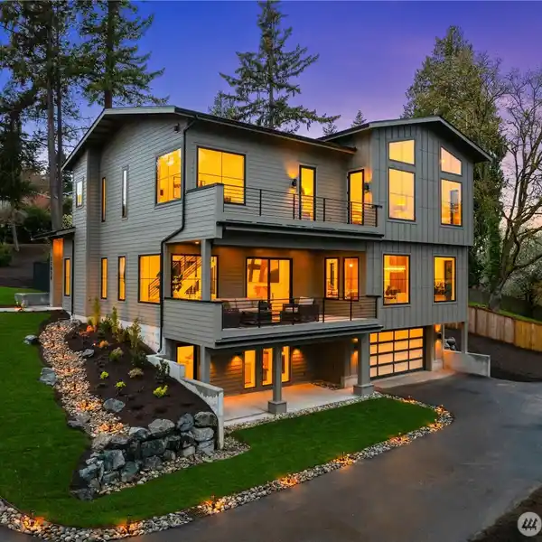 NEWLY COMPLETED CONTEMPORARY HOME