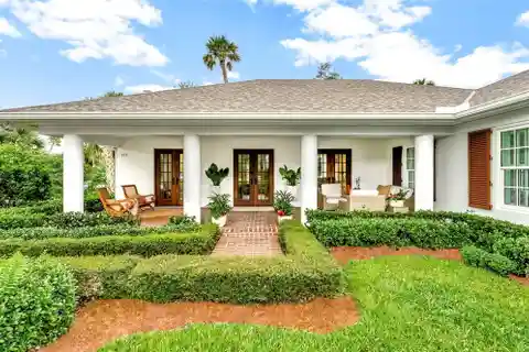 Charleston Square Jewel Box in the Heart of Old Riomar