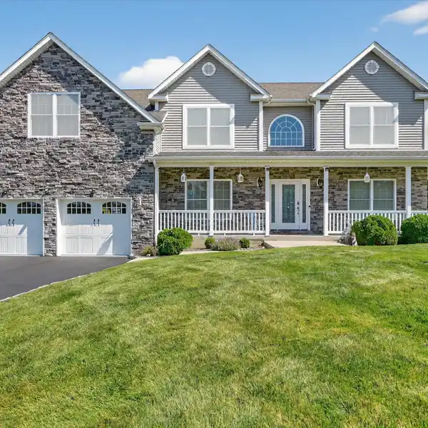 GRACIOUS COLONIAL DESIGNED FOR MODERN LIVING