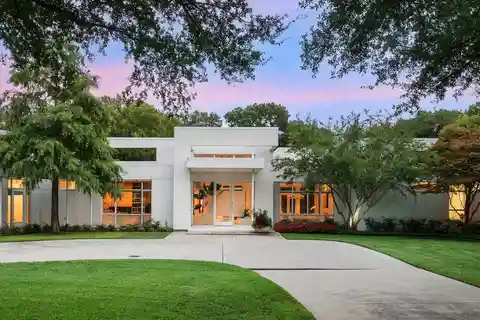 Iconic Estate in the Bluffview Area