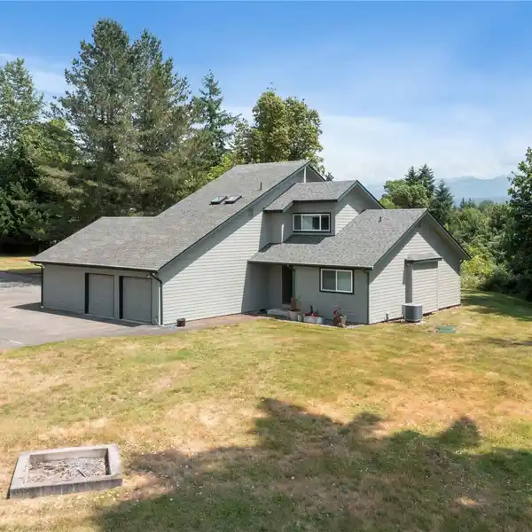 THE ESSENCE OF NORTHWEST COUNTRY LIVING