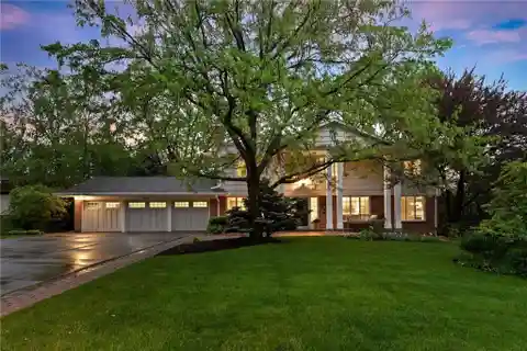Beautifully Updated Colonial in Parkwood Knolls