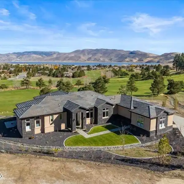 LUXURY ESTATE WITH SWEEPING GOLF & MOUNTAIN VIEWS