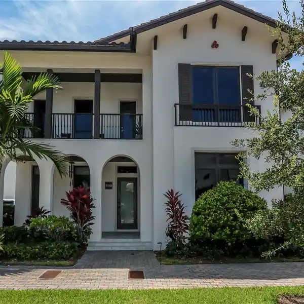 BEAUTIFUL HOME IN CANARIAS AT DORAL DOWN TOWN