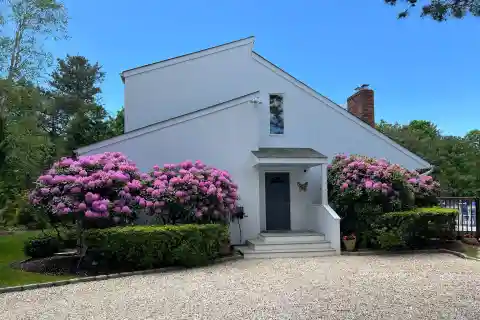 Contemporary Home for Rent on a Serene Cul-De-Sac
