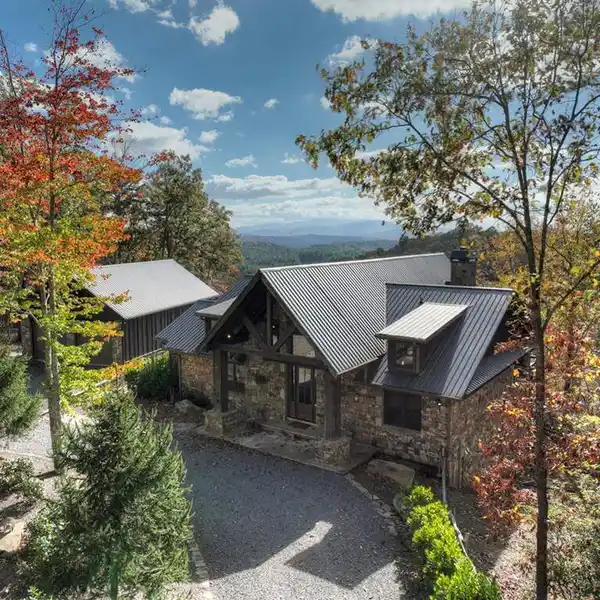 CUSTOM LODGE-LIKE HOME