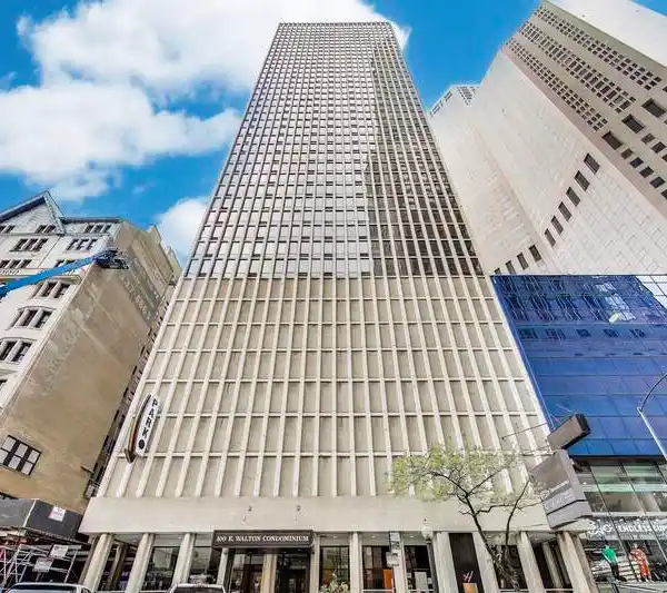 MODERN MASTERPIECE REDEFINING GOLD COAST SOPHISTICATION