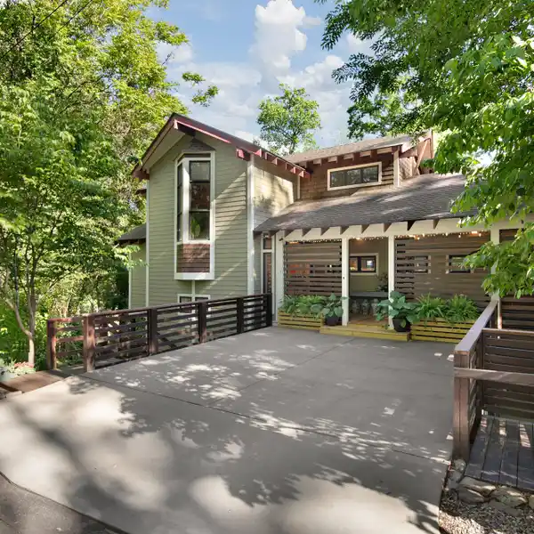 GREEN-BUILT HOME IN THE HEART OF KENILWORTH