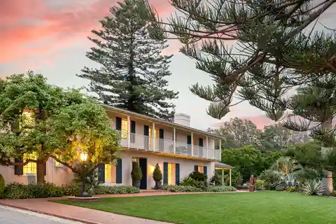 Las Jacarandas