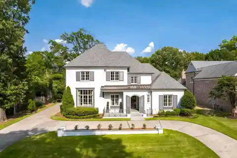 An Unparalleled Blend of Luxury and Convenience