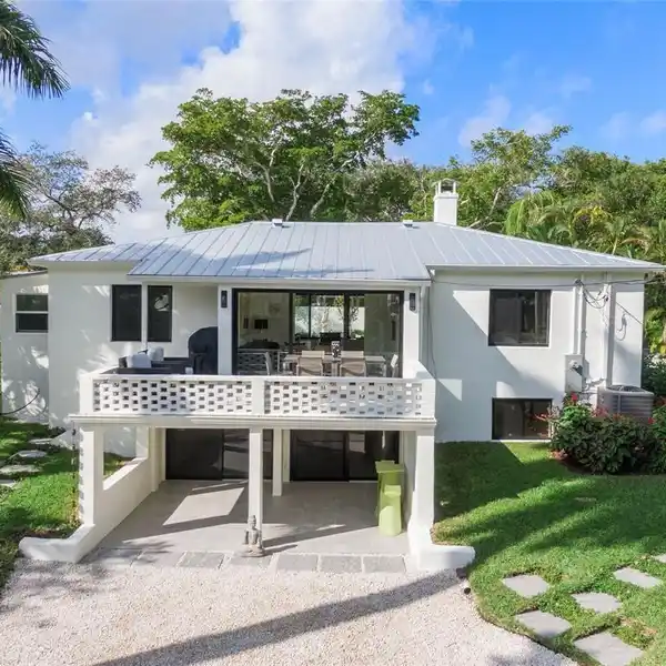 FABULOUS FOUR-BEDROOM HOME IN VICTORIA PARK