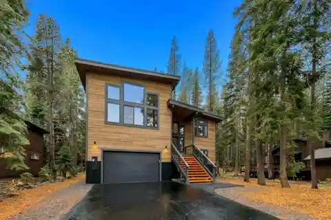 Luxurious, Brand New Mountain Home