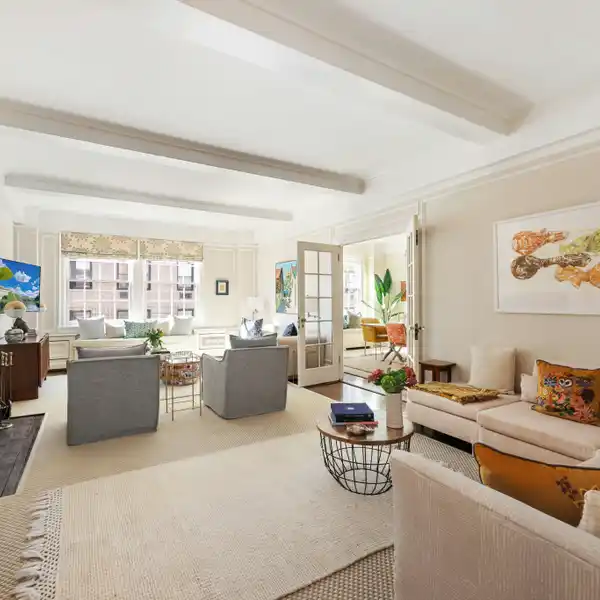 CLASSIC EIGHT-ROOM RESIDENCE IN THE HEART OF CARNEGIE HILL