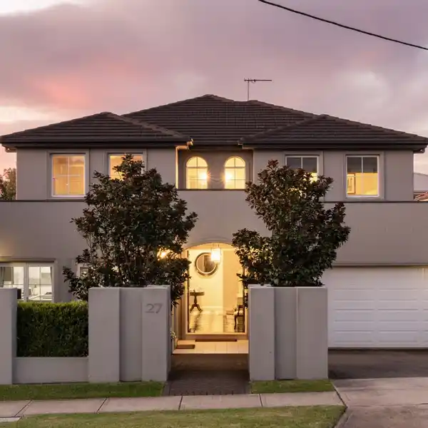 MODERN ELEGANCE WITH FAMILY COMFORT