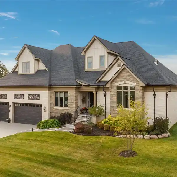 PRIVATE CUSTOM RANCH WITH ELEVATOR AND SPA-LIKE COMFORTS