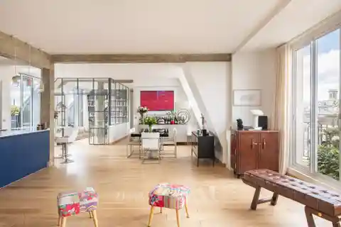 Renovated Top-floor Apartment