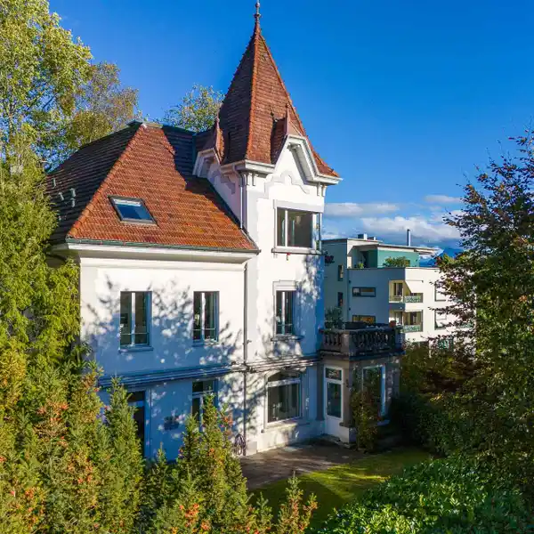 ELEGANT GARDEN APARTMENT WITH VERSATILE STUDIO