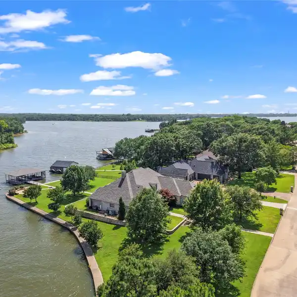 EXCEPTIONAL WATERFRONT OFFERING