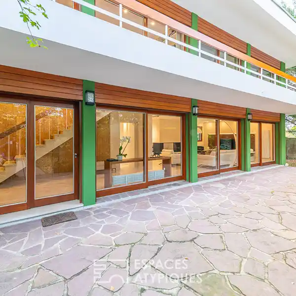 MAGNIFICENT ARCHITECT-DESIGNED HOUSE WITH HIGH-END RENOVATION