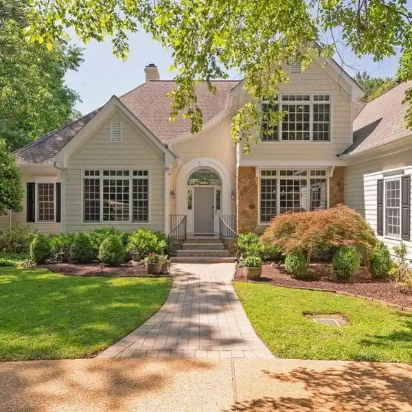 PRIVATE RETREAT IN STONEHOUSE AT MILL POND
