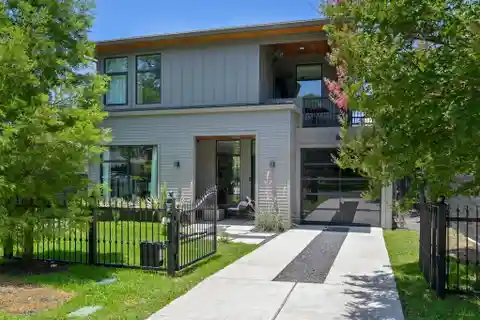 Designer Perfection Steps from Brentwood Hotspots