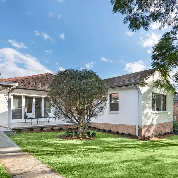WELCOMING SINGLE-LEVEL FAMILY HOME