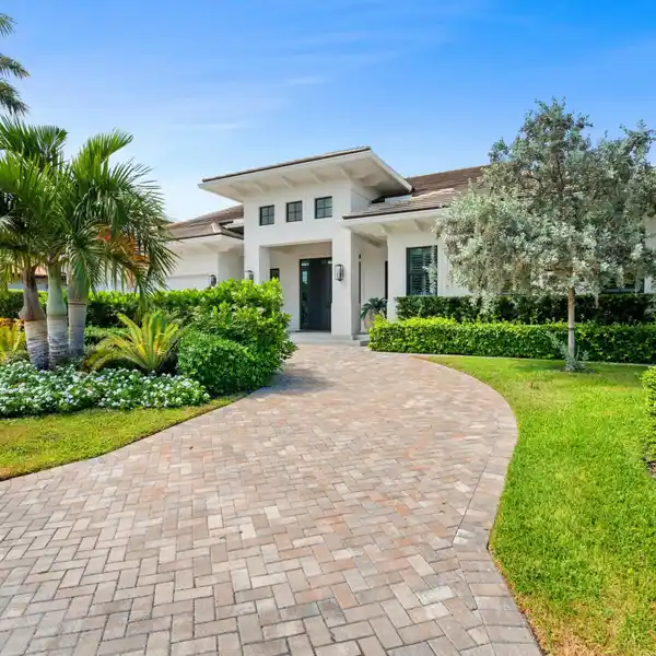 MODERN TROPIC ISLE WATERFRONT WITH PRIVATE DOCK