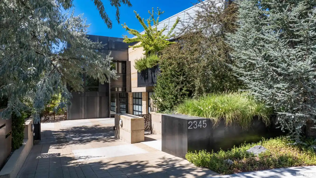 Architecturally Significant Home in Beautiful Natural Surroundings