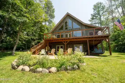 Lakeside Luxury Retreat