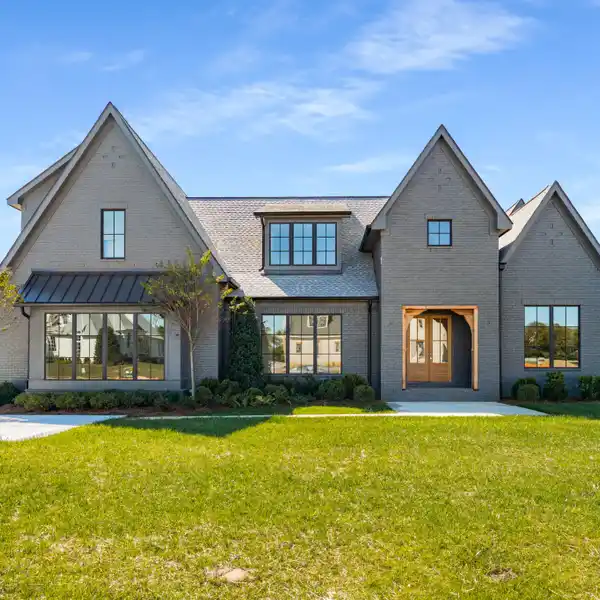 IMMACULATE NEW CONSTRUCTION IN EASTMAN'S PRESERVE