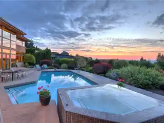 Timeless Contemporary with Gorgeous Panoramic Views