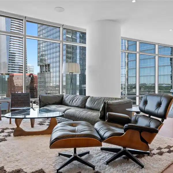 LUXURY LIVING AT ITS FINEST AT THE AUSTONIAN