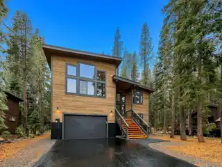 Luxurious, Brand New Mountain Home