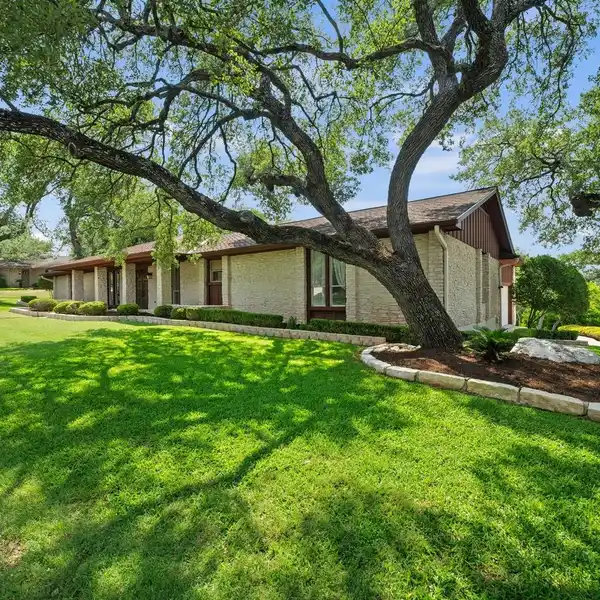 MAGNIFICENT RANCH-STYLE HOME