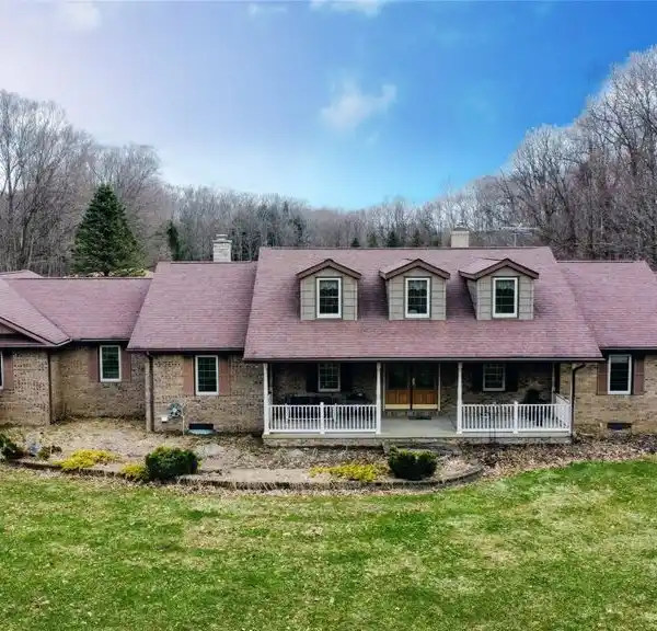 COUNTRY ESTATE OF OVER TEN ACRES