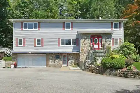 Spacious Colonial Retreat with Poolside Living