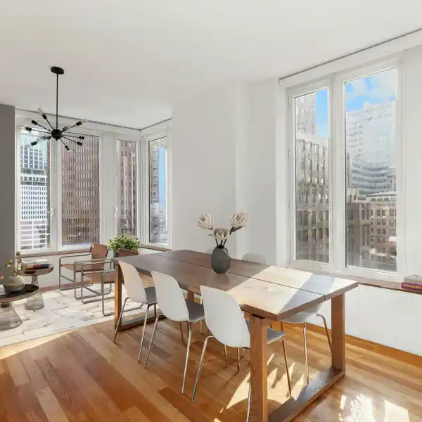 DISTINCTIVE DOWNTOWN RESIDENCE