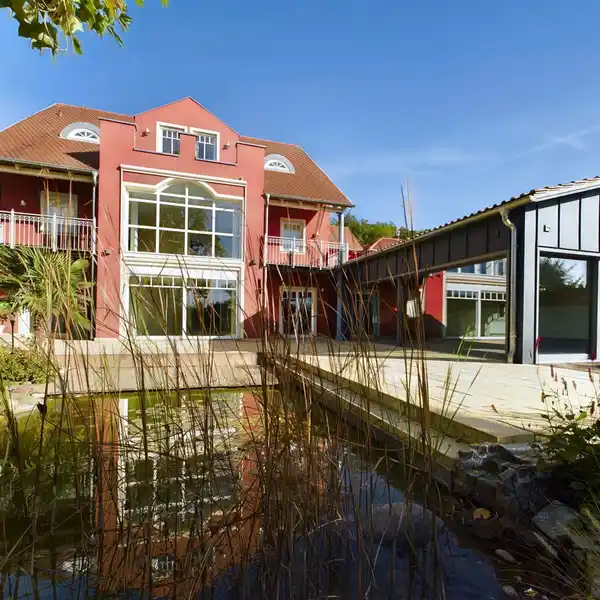 SPACIOUS MODERNIZED VILLA