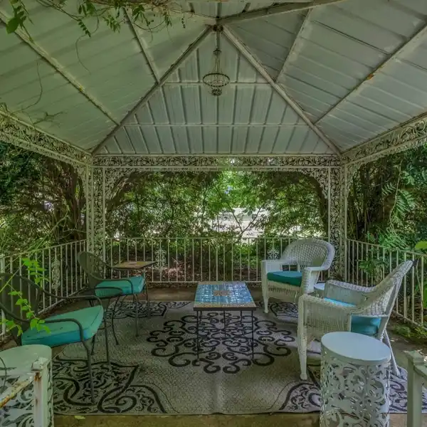 STATELY 13-PLUS-ACRE ESTATE