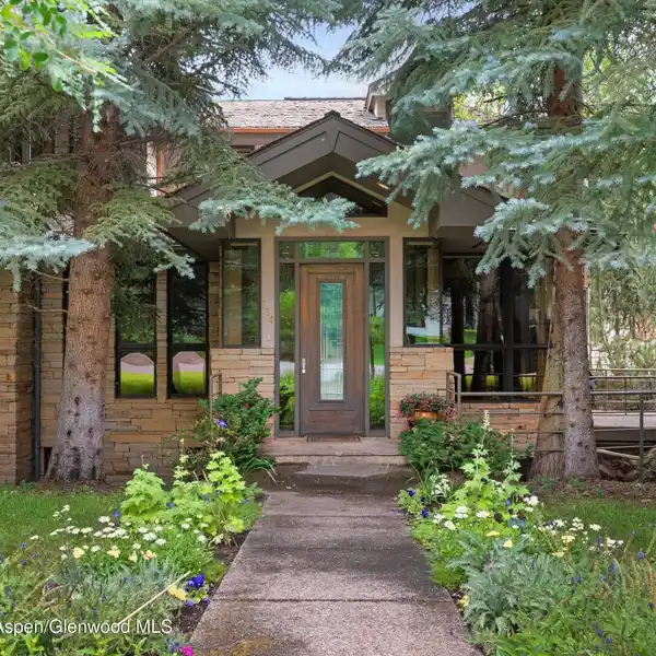 REMARKABLE WEST END DUPLEX