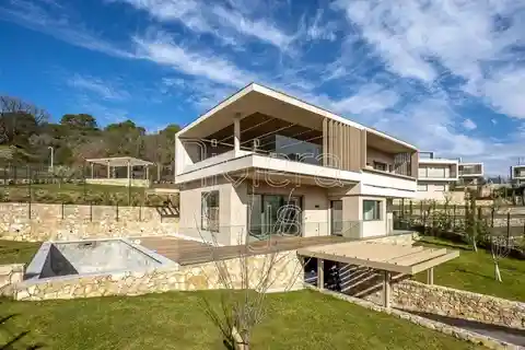 Beautiful Villa in a Magnificent Estate