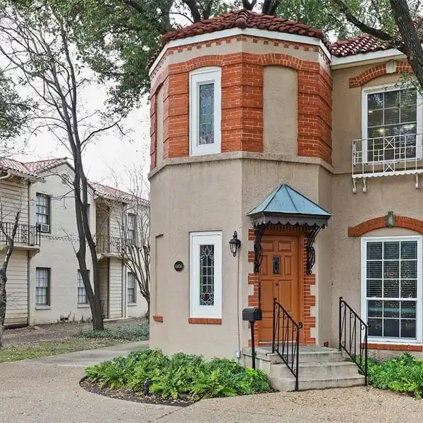BEAUTIFULLY UPDATED FULL DUPLEX
