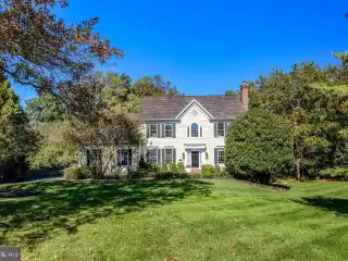 Grand Estate with Timeless Architectural Elegance