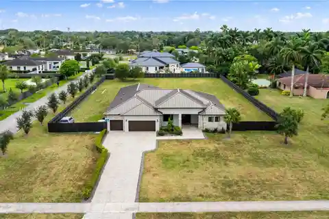 The Luxurious Avocado Estate