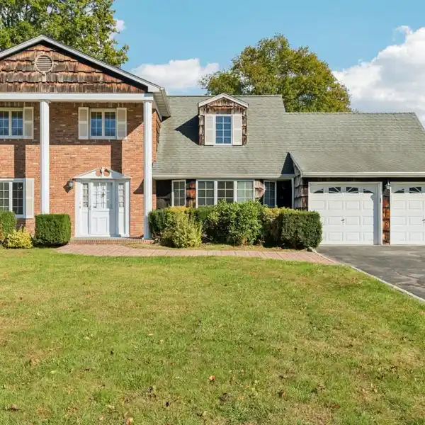 CLASSIC COLONIAL IN COVETED CASTLE SECTION