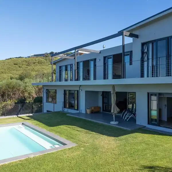 SPACIOUS AND VERSATILE MODERN HOME