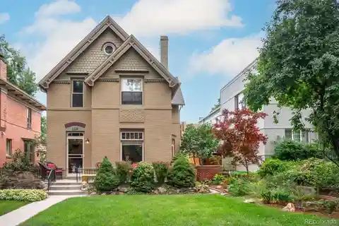 Spacious Four Bedroom with Gorgeous Stained Glass